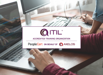 Obrazek przedstawiający mężczyznę sprawdzającego informacje na laptopie