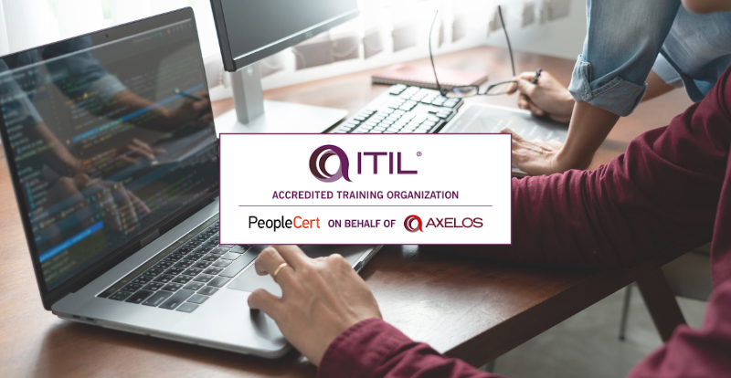 Obrazek przedstawiający mężczyznę sprawdzającego informacje na laptopie